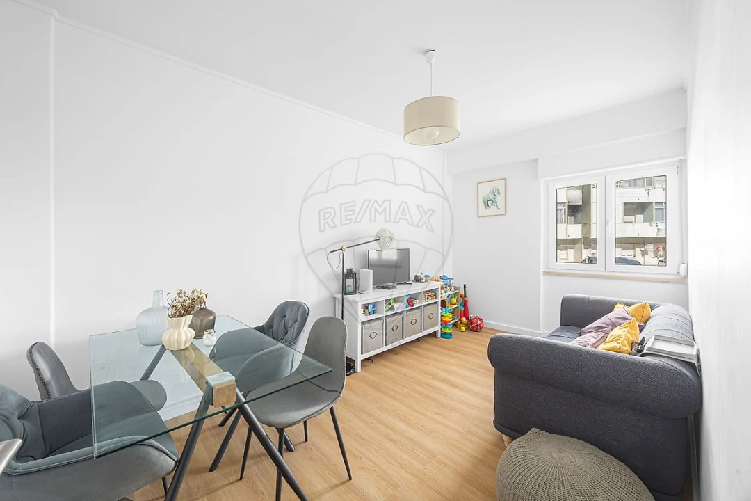 Apartamento T2 para Venda em Sacavém e Prior Velho Foto 8