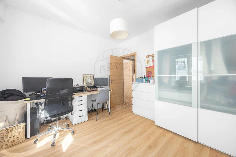 Apartamento T2 para Venda em Sacavém e Prior Velho Foto 3