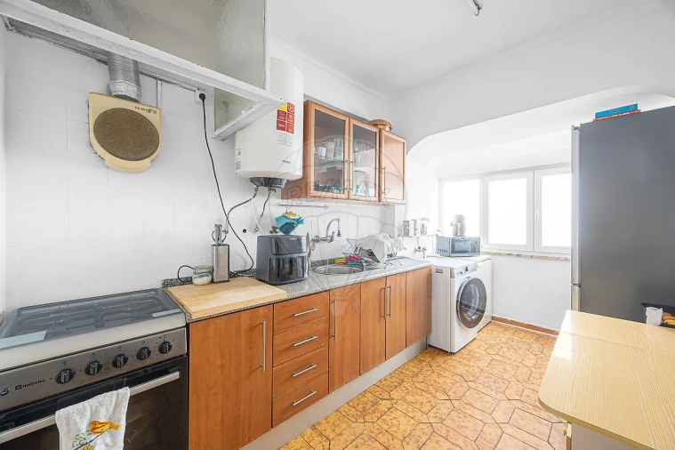 Apartamento T2 para Venda em Sacavém e Prior Velho Foto 9