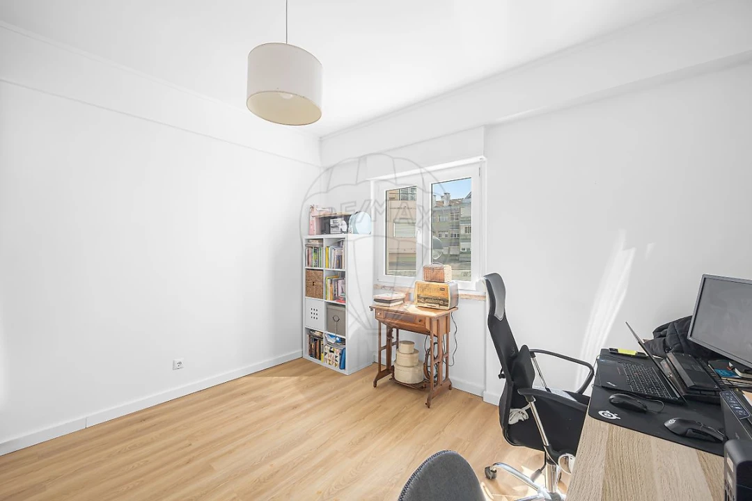 Apartamento T2 para Venda em Sacavém e Prior Velho Foto 1