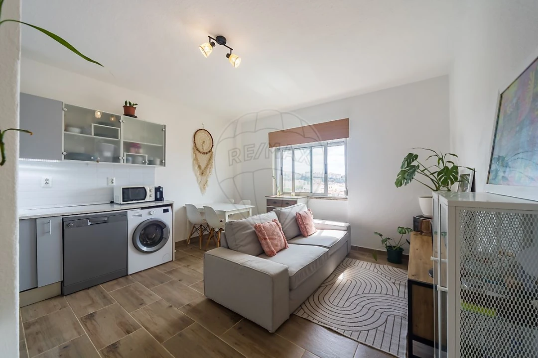 Apartamento T1 para Venda em Agualva e Mira-Sintra Foto 10