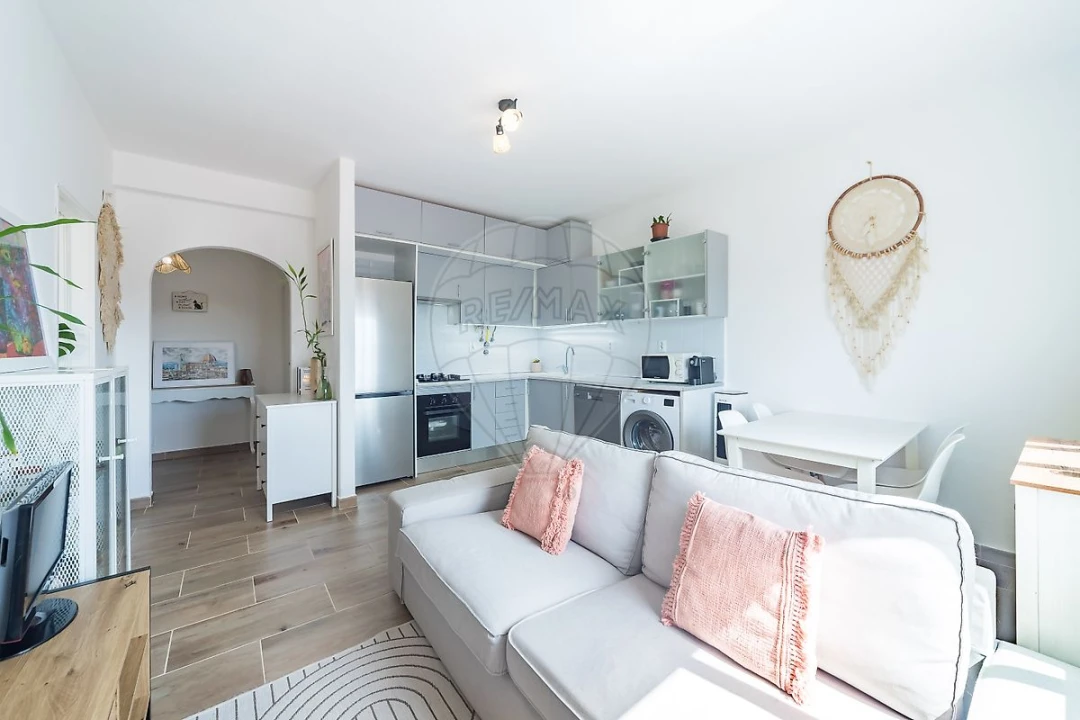 Apartamento T1 para Venda em Agualva e Mira-Sintra Foto 9