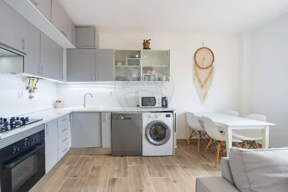 Apartamento T1 para Venda em Agualva e Mira-Sintra