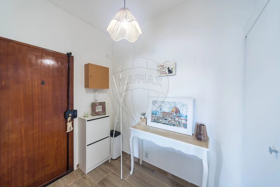 Apartamento T1 para Venda em Agualva e Mira-Sintra Foto 7
