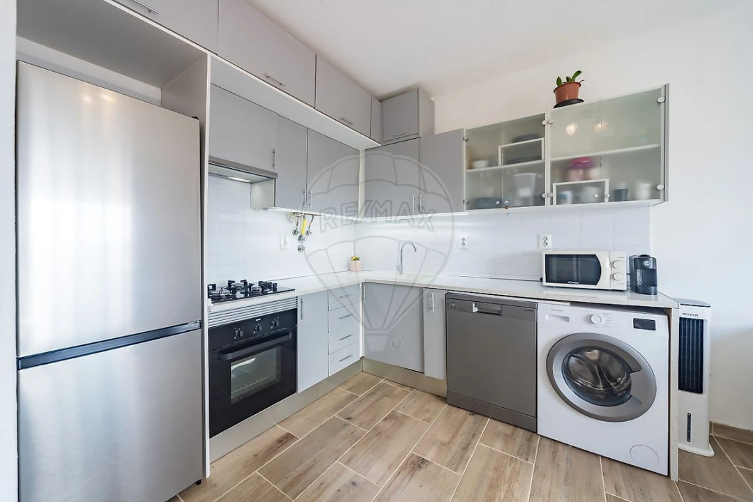 Apartamento T1 para Venda em Agualva e Mira-Sintra Foto 11