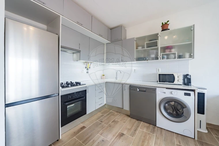 Apartamento T1 para Venda em Agualva e Mira-Sintra Foto 11