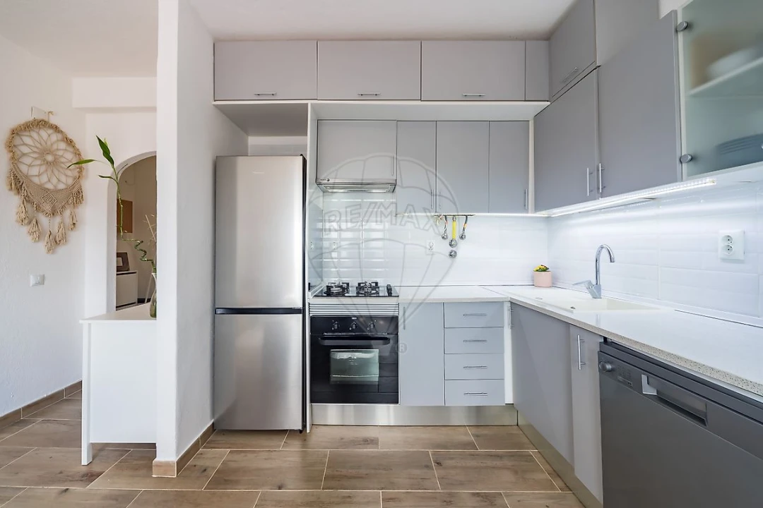 Apartamento T1 para Venda em Agualva e Mira-Sintra Foto 13