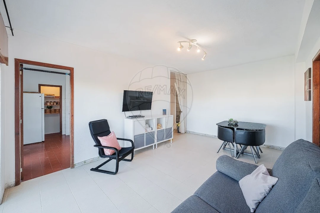 Apartamento T2 para Venda em Rio de Mouro Foto 14