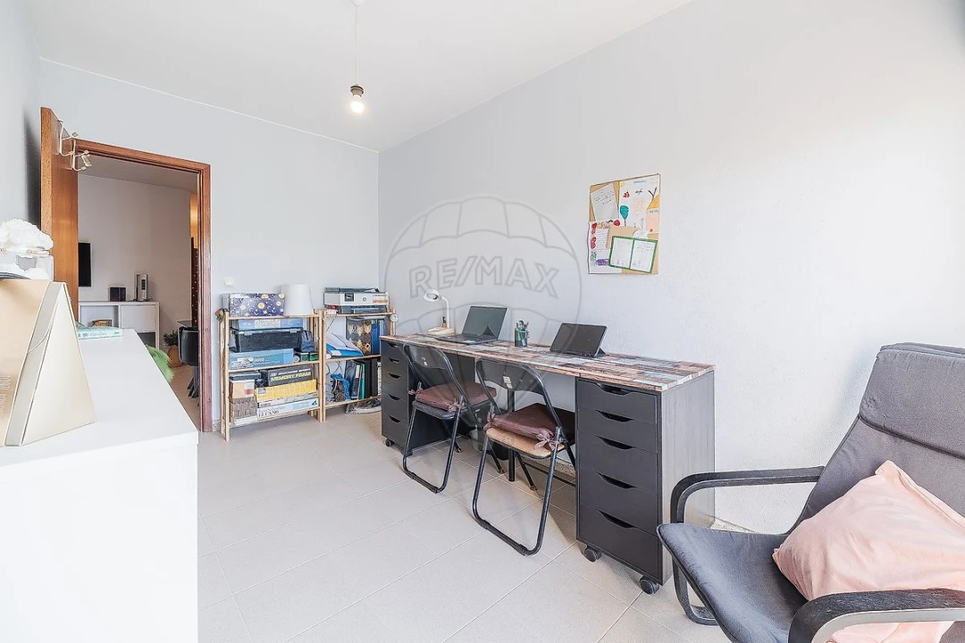 Apartamento T2 para Venda em Rio de Mouro Foto 32