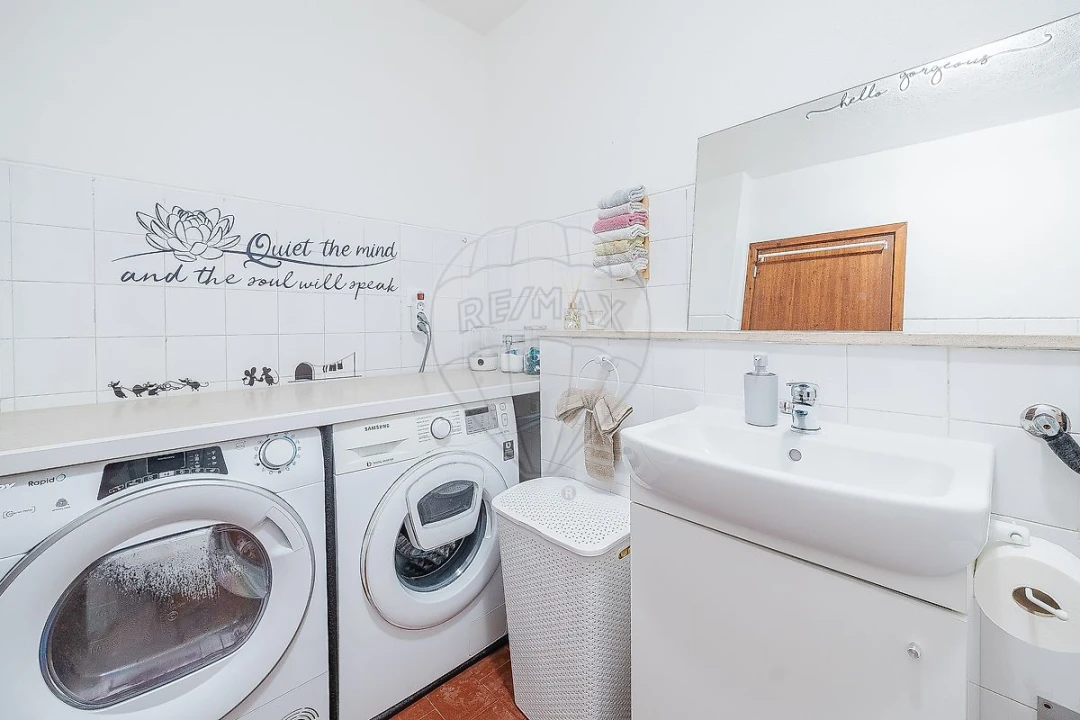 Apartamento T2 para Venda em Rio de Mouro Foto 34