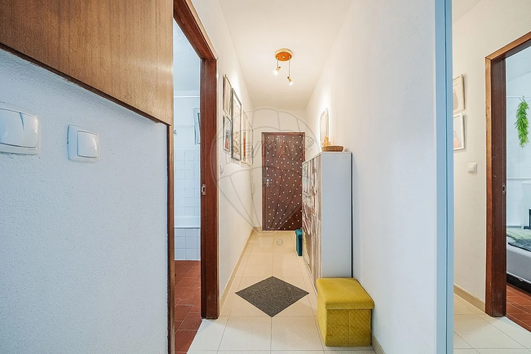 Apartamento T2 para Venda em Rio de Mouro Foto 6