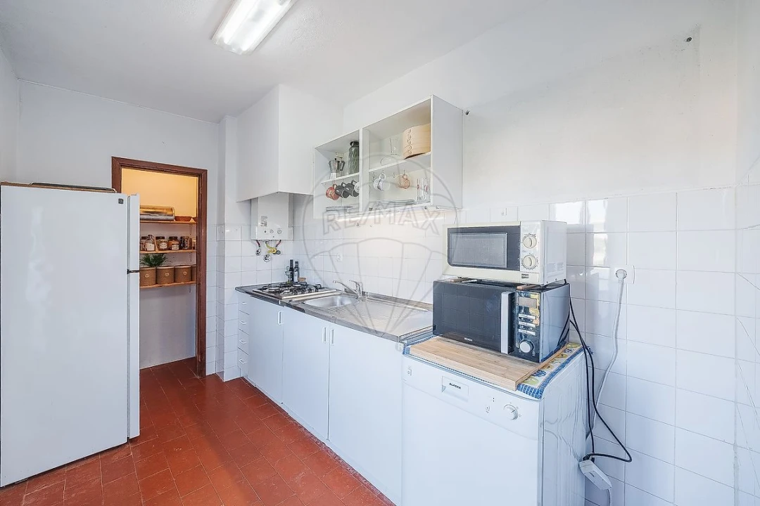 Apartamento T2 para Venda em Rio de Mouro Foto 18