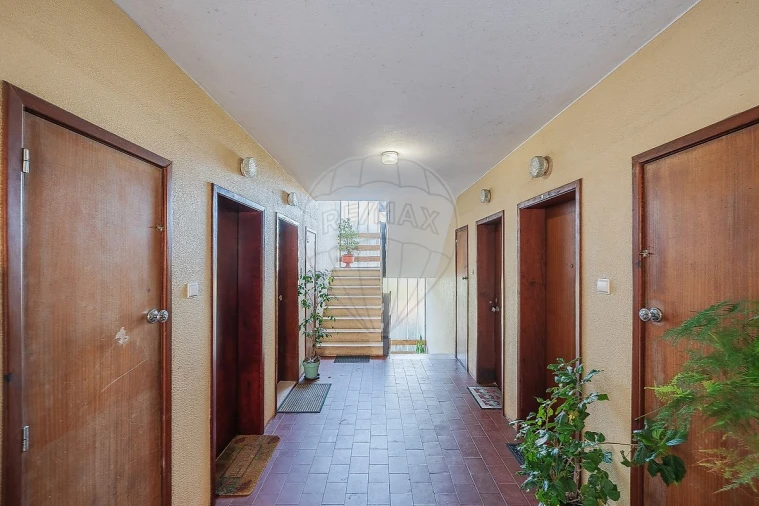 Apartamento T2 para Venda em Rio de Mouro Foto 4