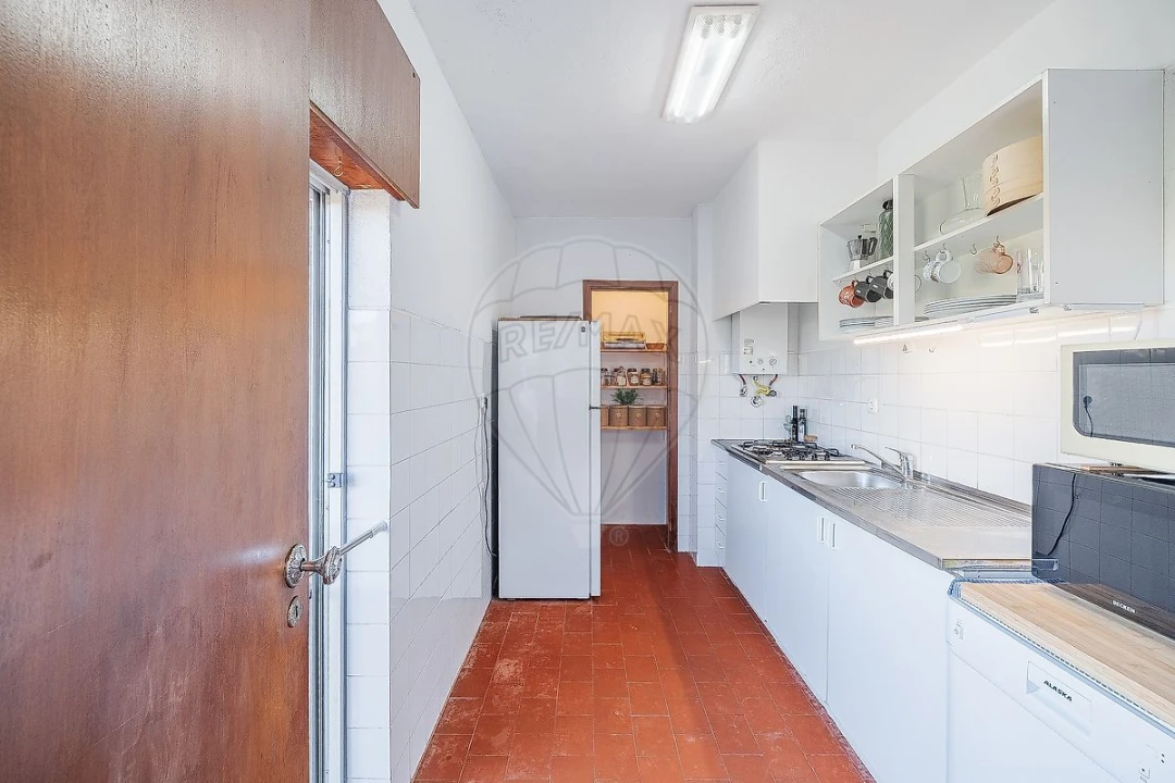 Apartamento T2 para Venda em Rio de Mouro Foto 16