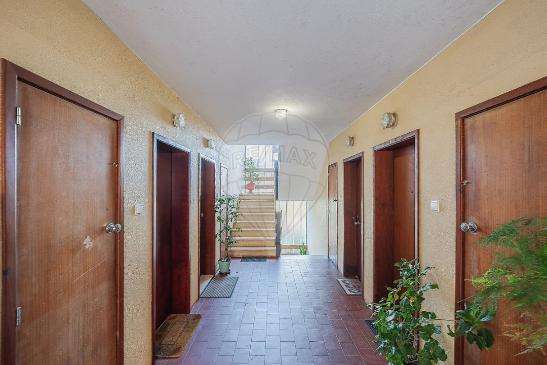 Apartamento T2 para Venda em Rio de Mouro Foto 4