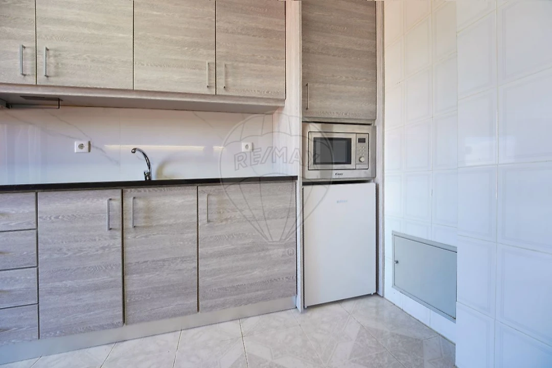 Apartamento T2 para Arrendamento em Tavarede Foto 4