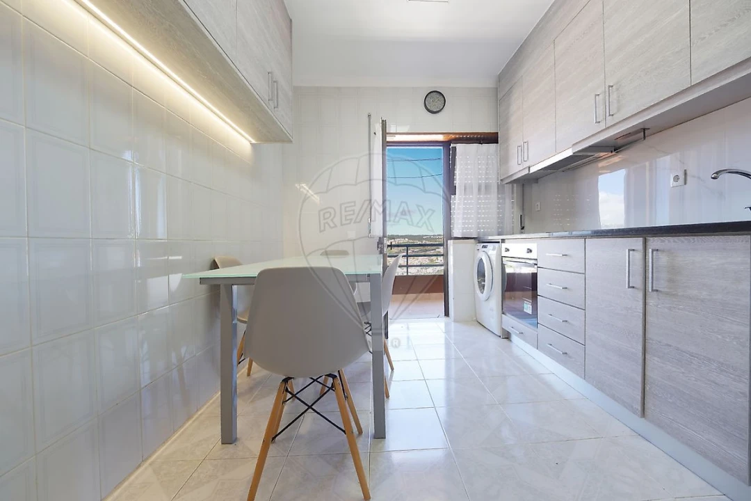 Apartamento T2 para Arrendamento em Tavarede Foto 7