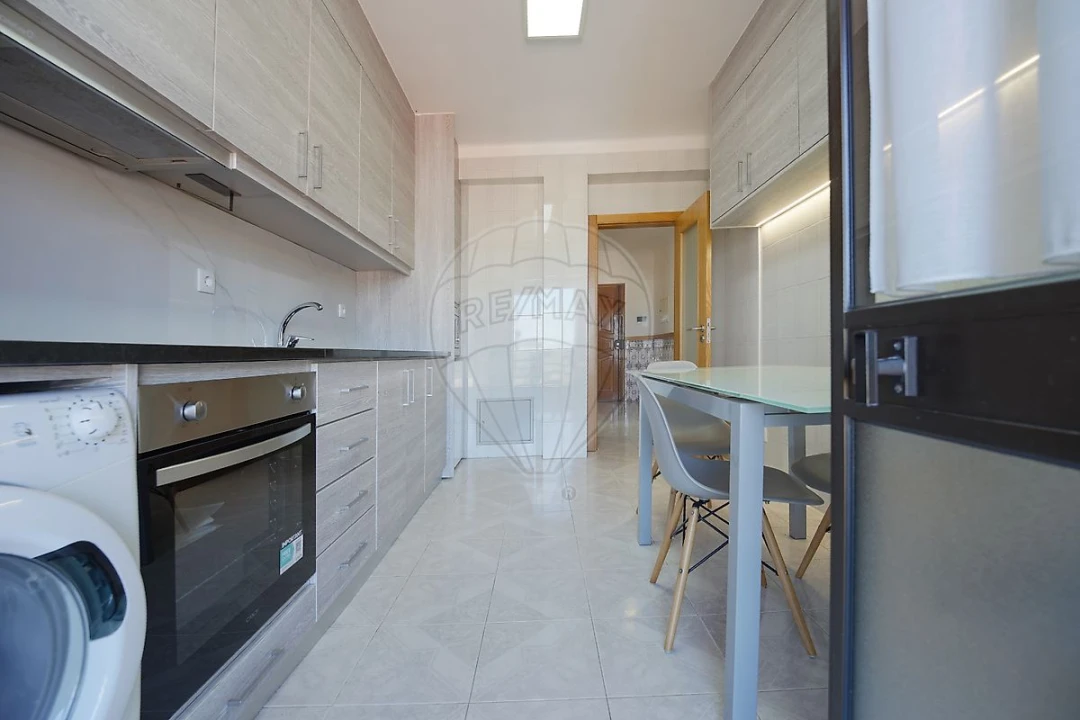 Apartamento T2 para Arrendamento em Tavarede Foto 6