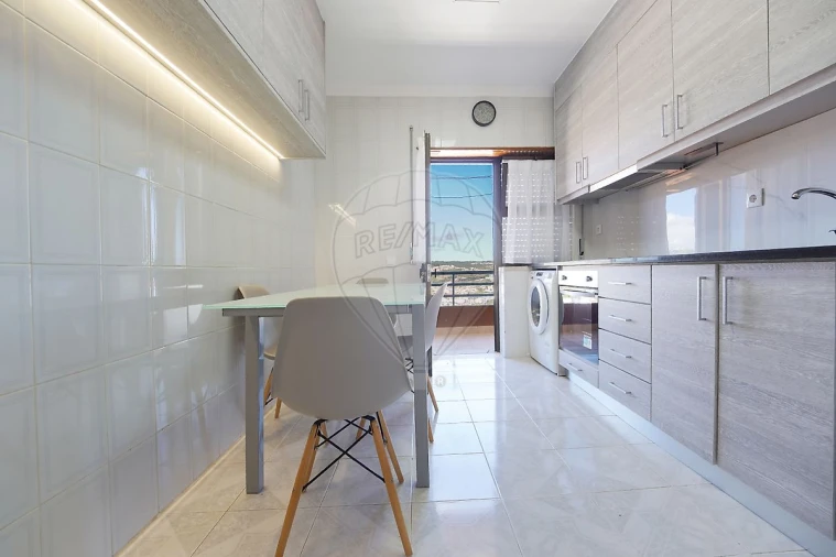 Apartamento T2 para Arrendamento em Tavarede Foto 7