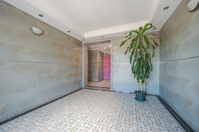Apartamento T2 para Venda em Santo António dos Cavaleiros e Frielas