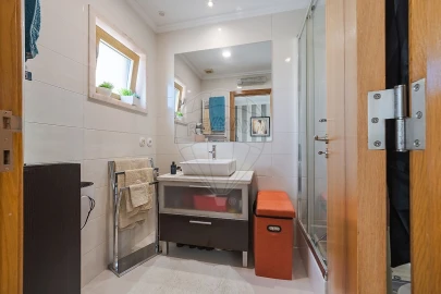 Apartamento T2 para Venda em Santo António dos Cavaleiros e Frielas