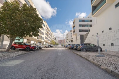Apartamento T2 para Venda em Santo António dos Cavaleiros e Frielas