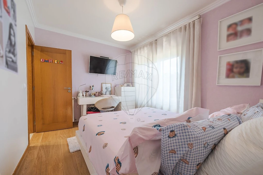 Apartamento T2 para Venda em Santo António dos Cavaleiros e Frielas Foto 11