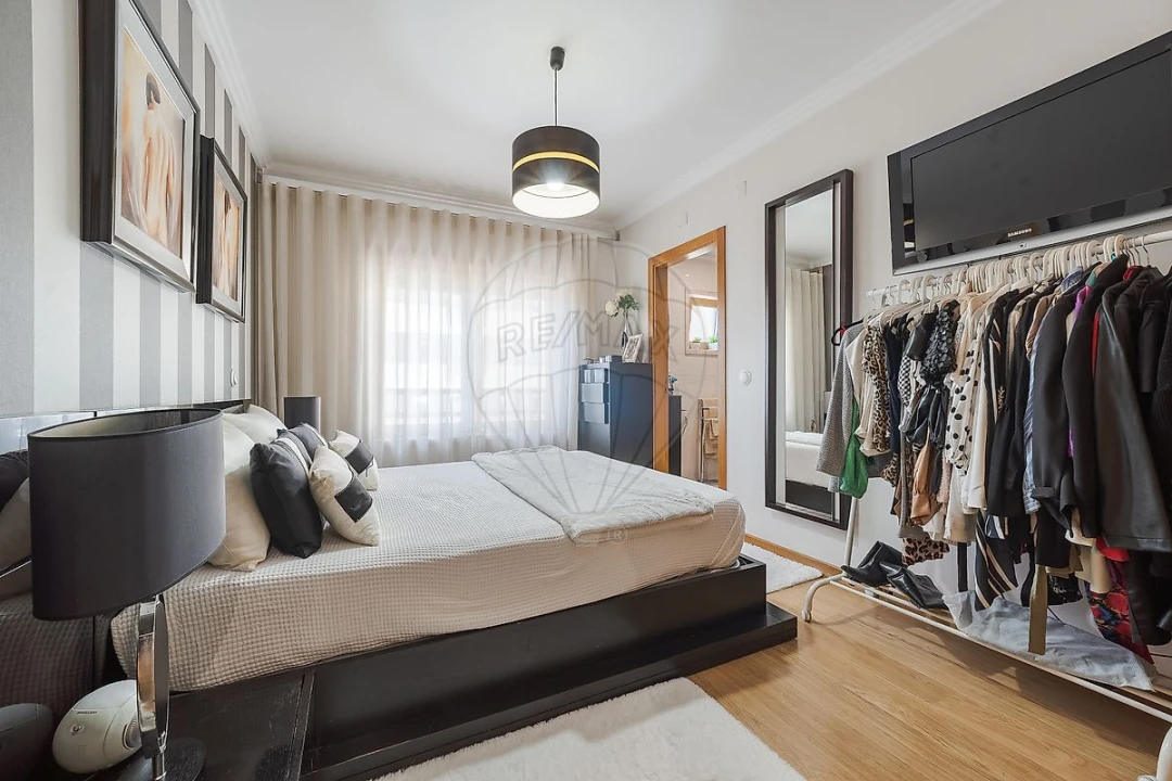 Apartamento T2 para Venda em Santo António dos Cavaleiros e Frielas Foto 5