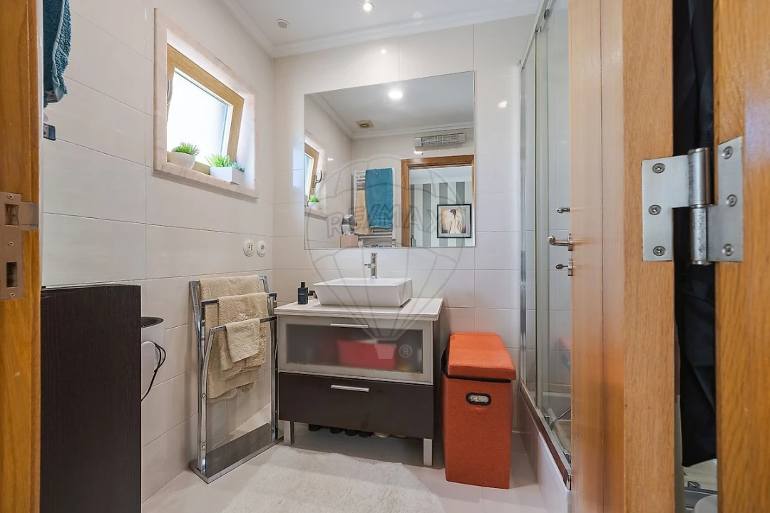 Apartamento T2 para Venda em Santo António dos Cavaleiros e Frielas Foto 6
