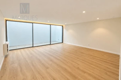 Moradia T5 para Venda em Corroios