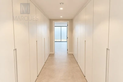 Moradia T5 para Venda em Corroios