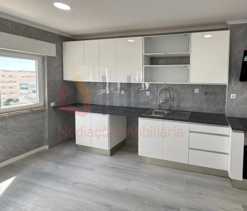 Apartamento T2 para Venda em Setubal (São Sebastião) Foto 1