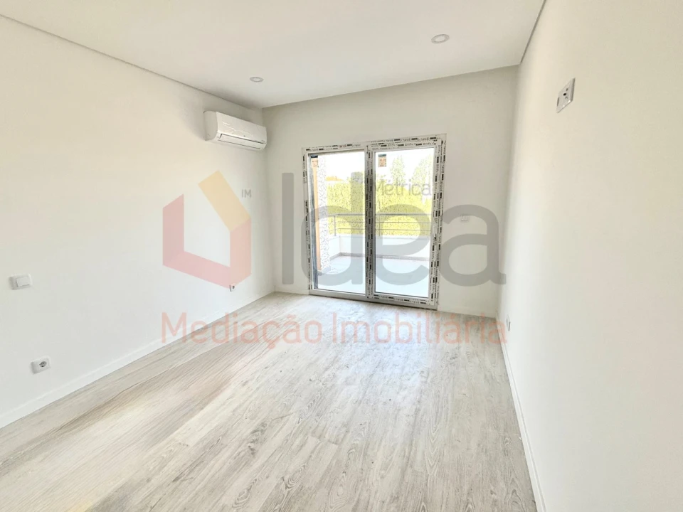 Apartamento T3 para Venda em Seixal, Arrentela e Aldeia de Paio Pires Foto 15