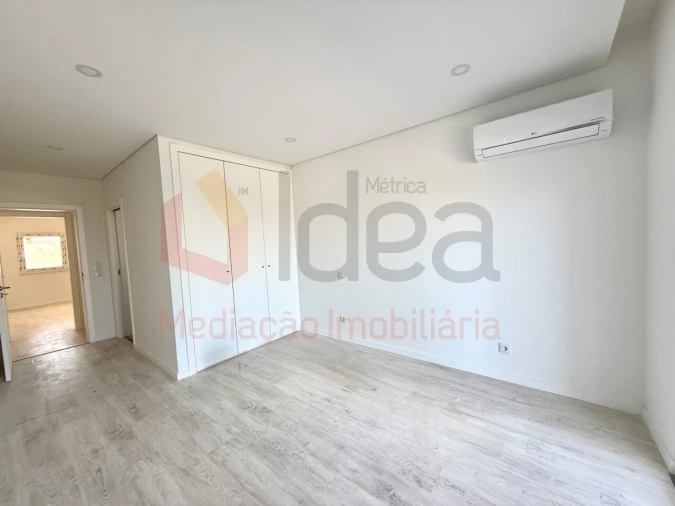 Apartamento T3 para Venda em Seixal, Arrentela e Aldeia de Paio Pires Foto 16