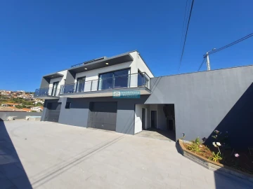 Moradia T3 para Venda em Santa Cruz