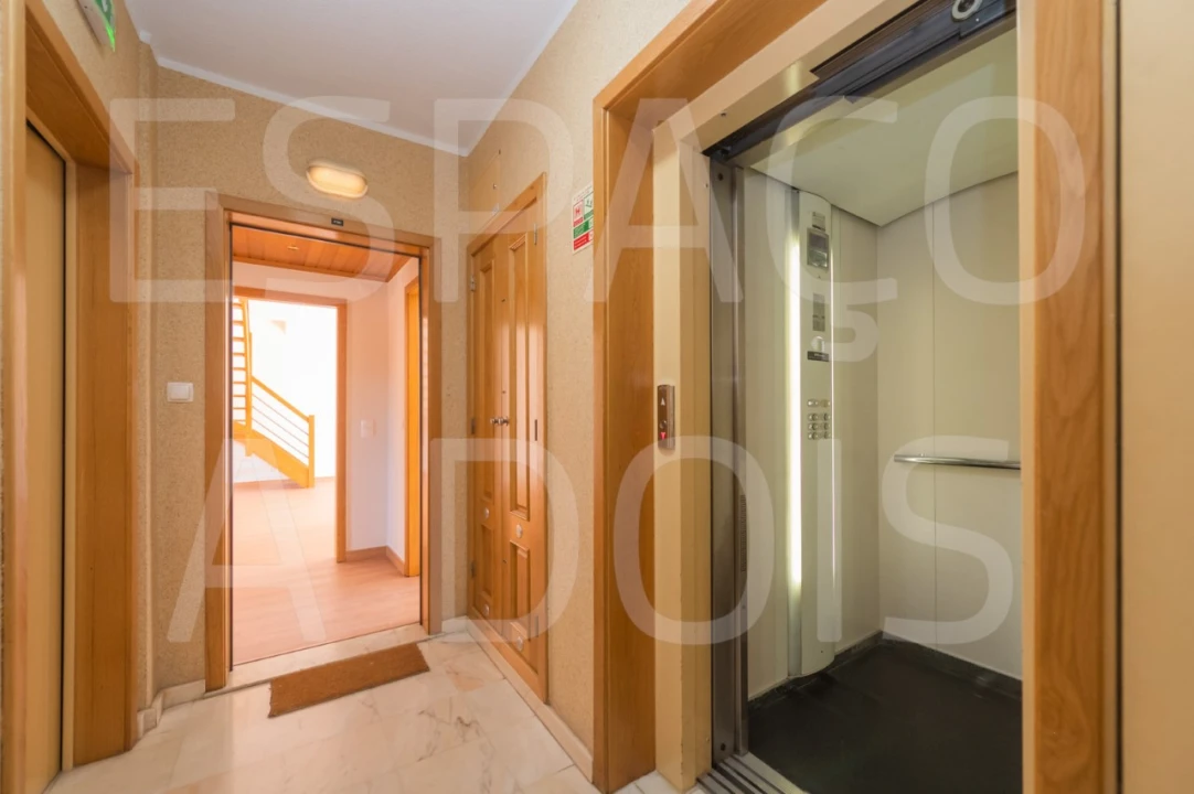 Apartamento T3 para Arrendamento em Carcavelos e Parede Foto 3