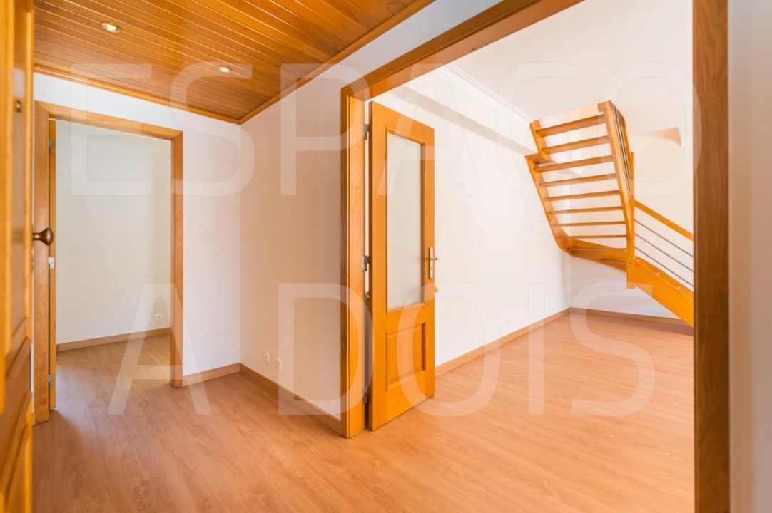 Apartamento T3 para Arrendamento em Carcavelos e Parede Foto 4