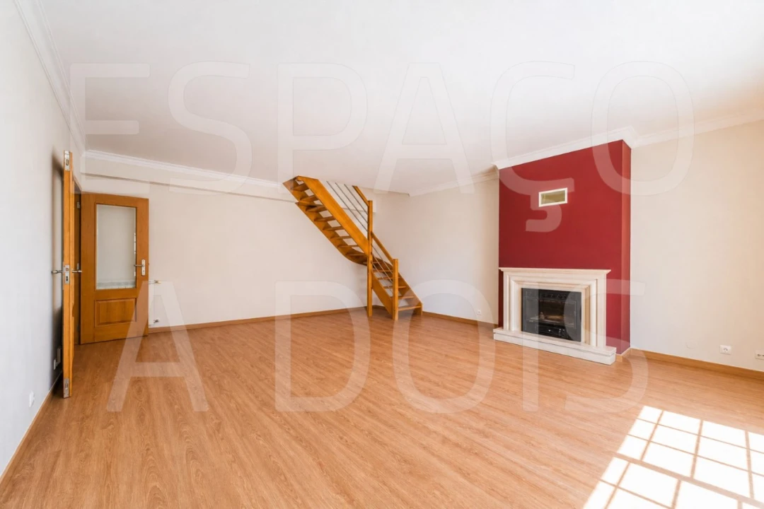 Apartamento T3 para Arrendamento em Carcavelos e Parede Foto 11