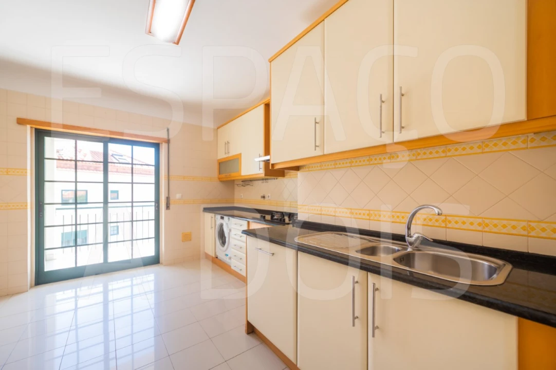 Apartamento T3 para Arrendamento em Carcavelos e Parede Foto 27