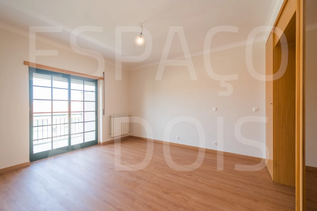 Apartamento T3 para Arrendamento em Carcavelos e Parede Foto 38