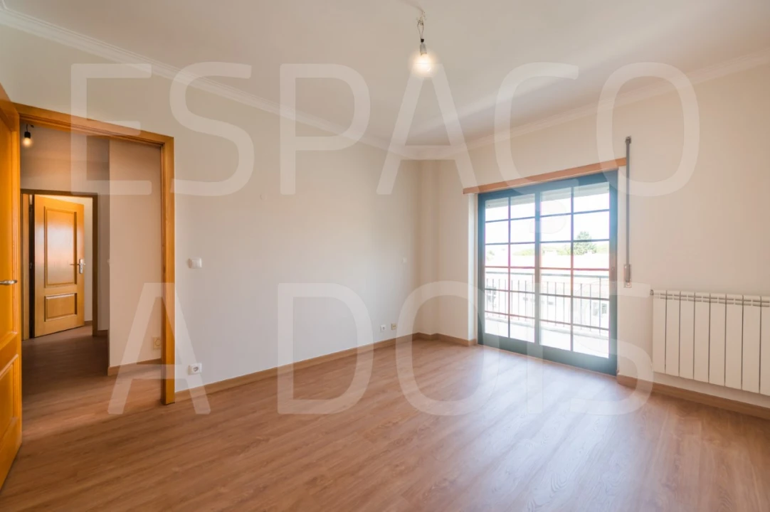 Apartamento T3 para Arrendamento em Carcavelos e Parede Foto 39