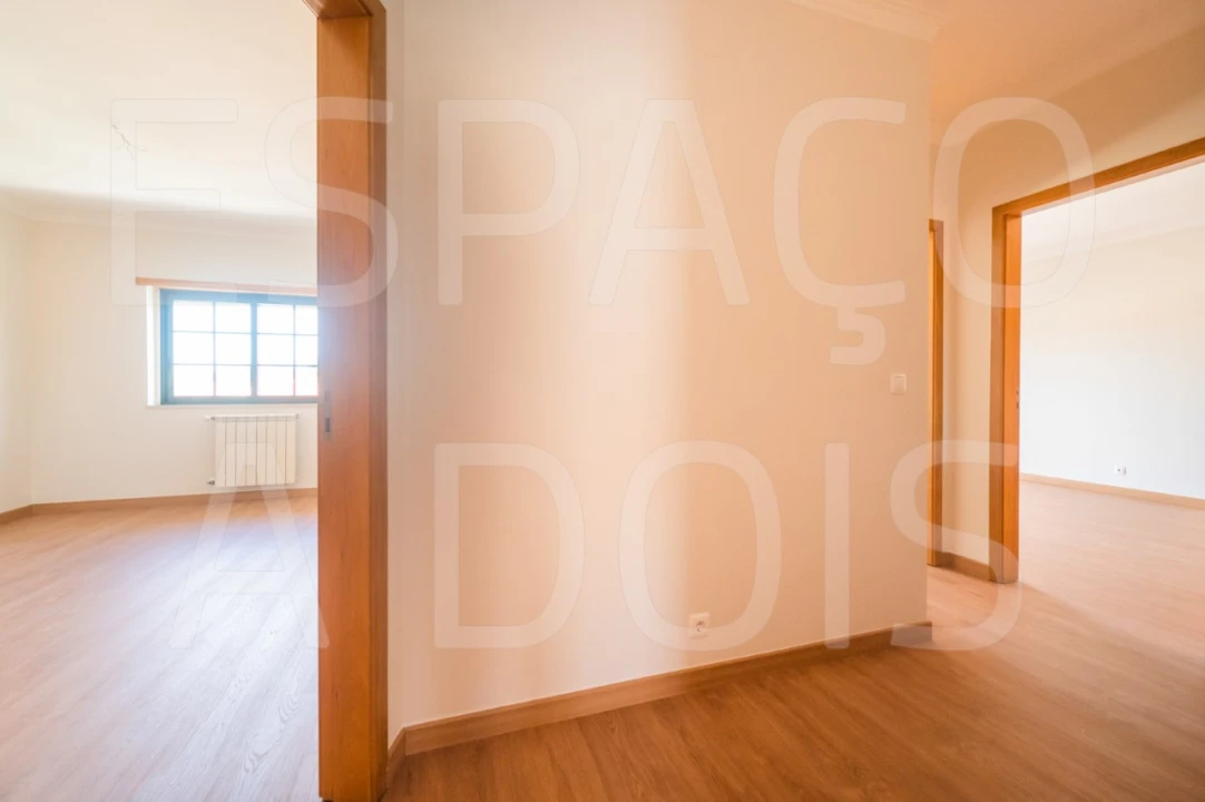 Apartamento T3 para Arrendamento em Carcavelos e Parede Foto 48