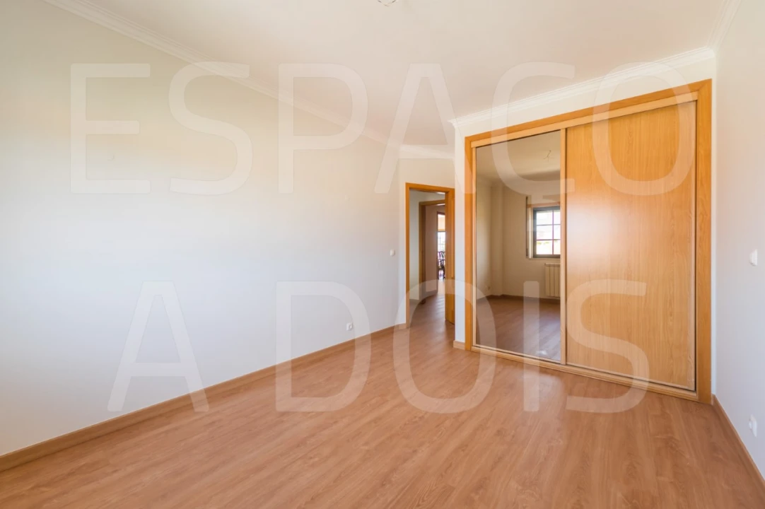 Apartamento T3 para Arrendamento em Carcavelos e Parede Foto 52