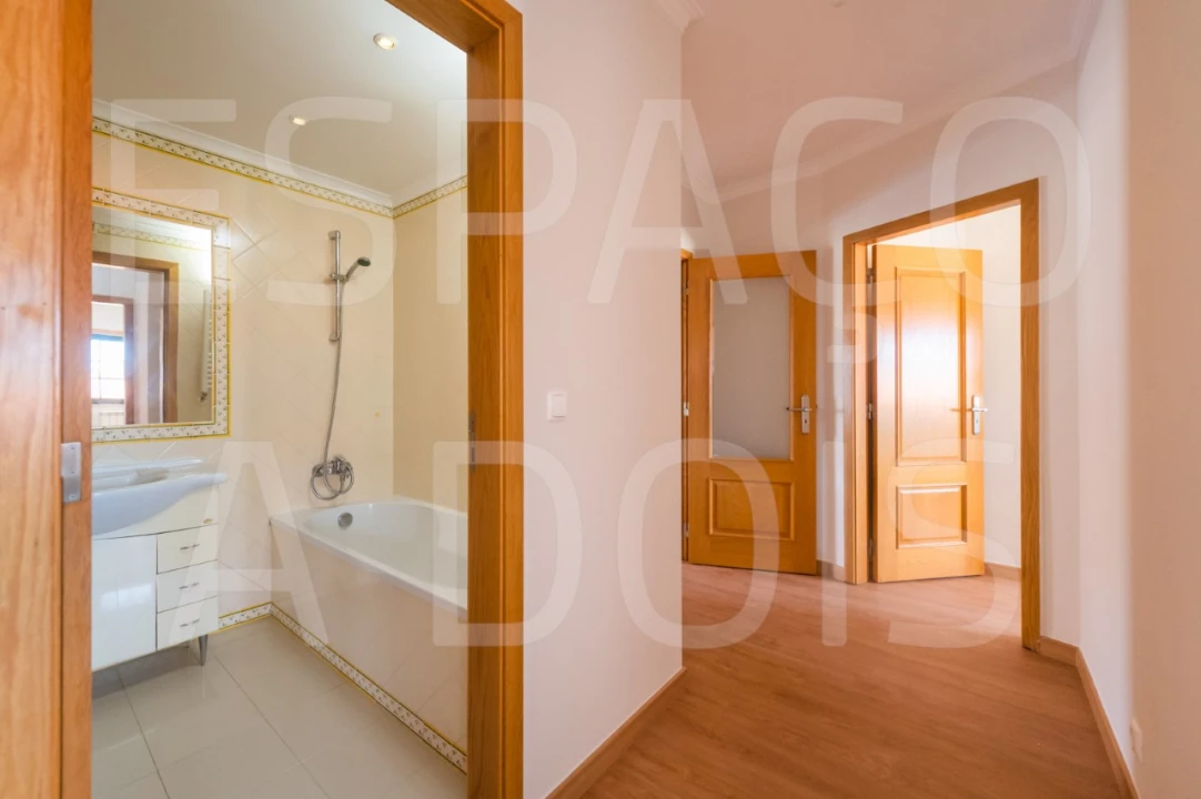 Apartamento T3 para Arrendamento em Carcavelos e Parede Foto 60