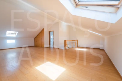 Apartamento T3 para Arrendamento em Carcavelos e Parede