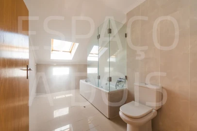 Apartamento T3 para Arrendamento em Carcavelos e Parede