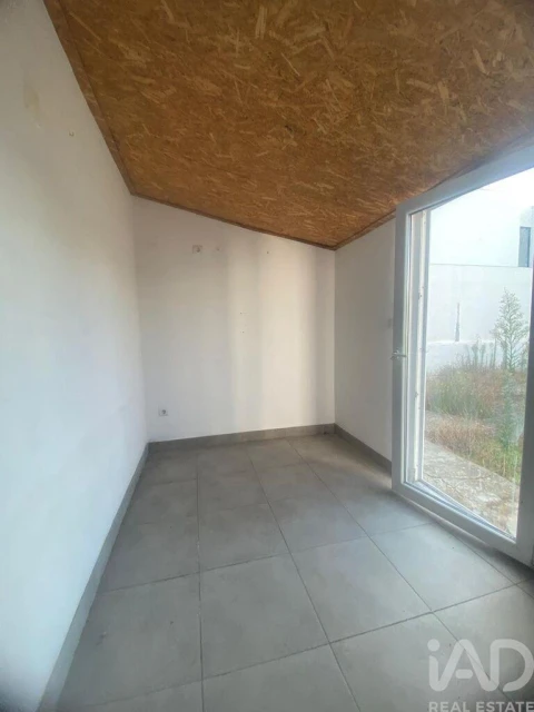Moradia T1 para Venda em Charneca de Caparica e Sobreda