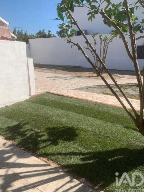 Moradia T1 para Venda em Charneca de Caparica e Sobreda