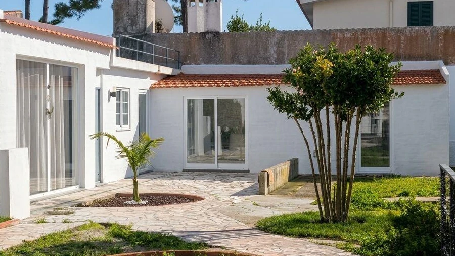 Moradia T1 para Venda em Charneca de Caparica e Sobreda