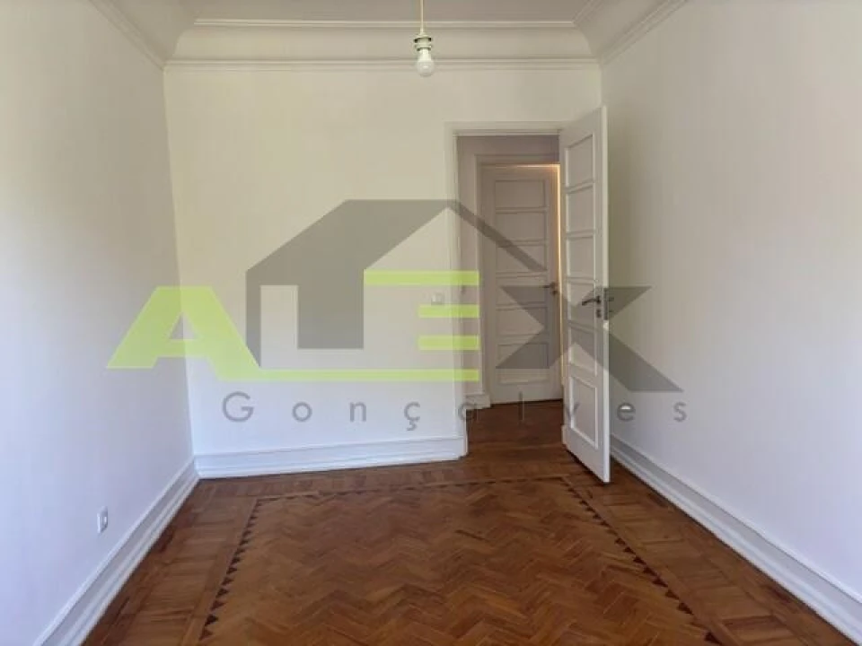 Apartamento T3 para Venda em Areeiro Foto 21